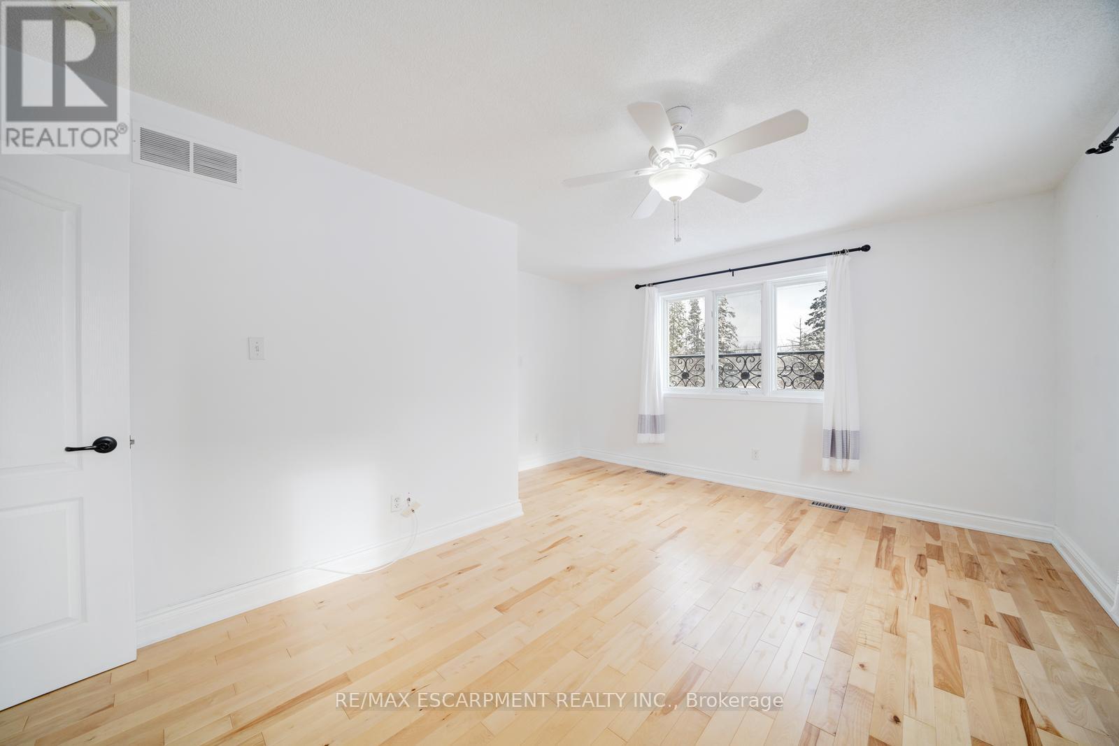 108 Olde Bayview Avenue, Richmond Hill, Ontario  L4E 3C7 - Photo 18 - N12708384