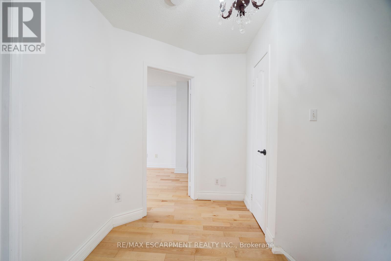 108 Olde Bayview Avenue, Richmond Hill, Ontario  L4E 3C7 - Photo 23 - N12708384