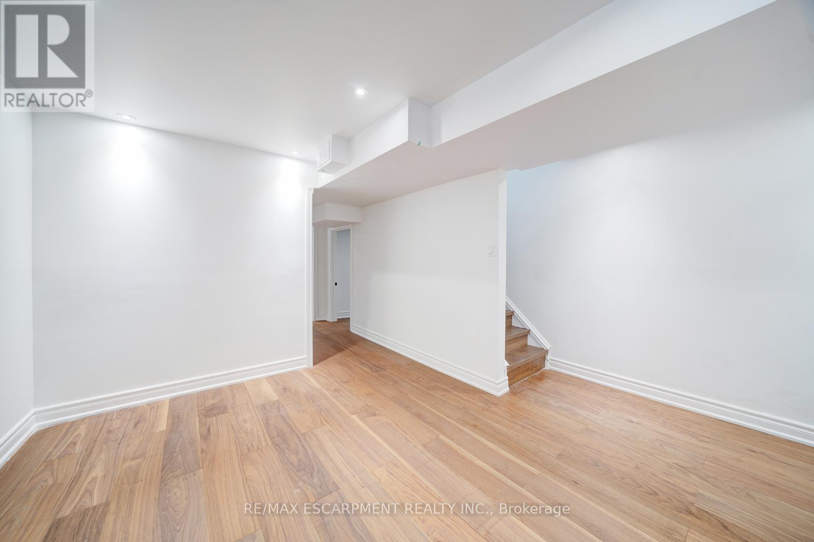 108 Olde Bayview Avenue, Richmond Hill, Ontario  L4E 3C7 - Photo 32 - N12708384