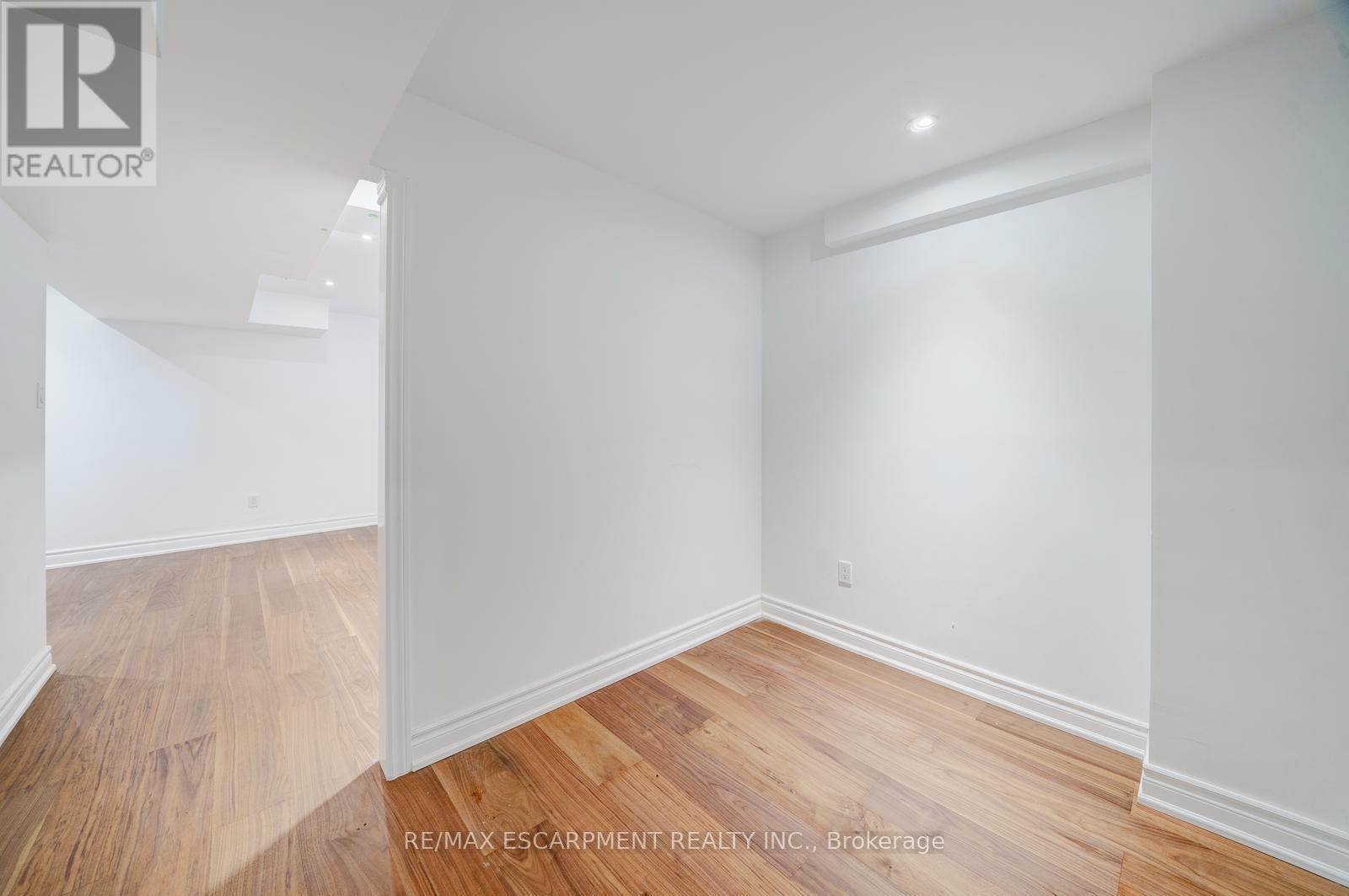 108 Olde Bayview Avenue, Richmond Hill, Ontario  L4E 3C7 - Photo 34 - N12708384