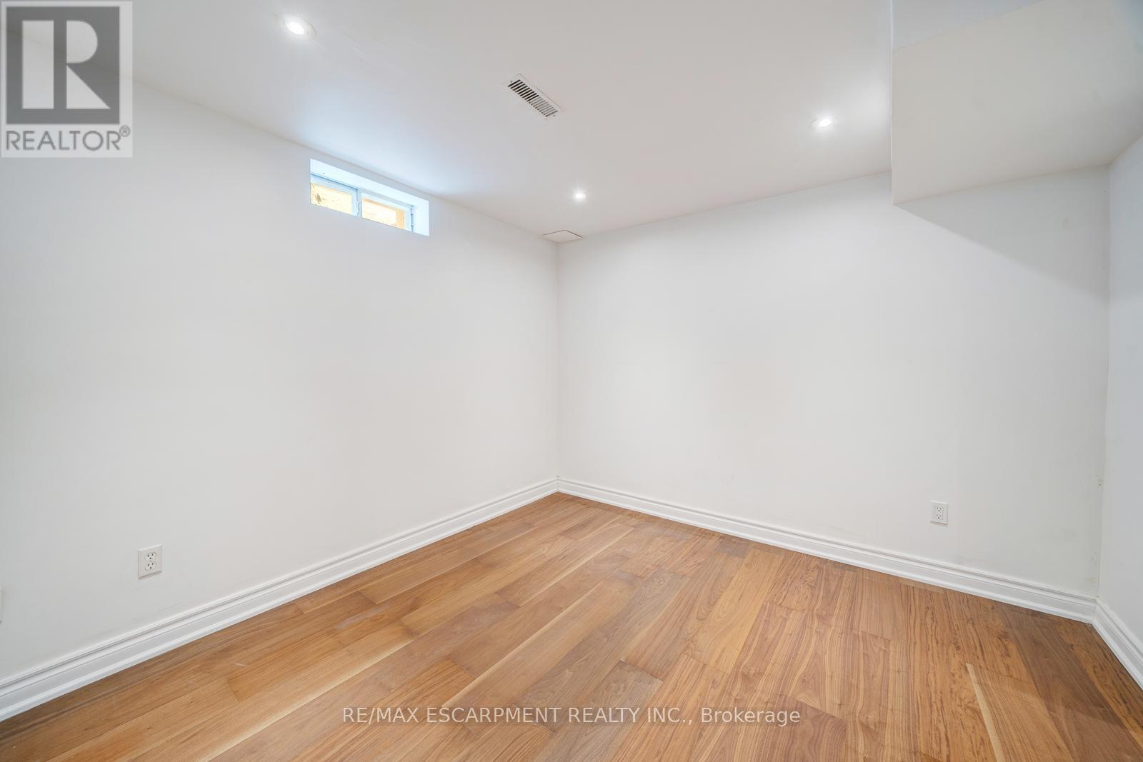 108 Olde Bayview Avenue, Richmond Hill, Ontario  L4E 3C7 - Photo 36 - N12708384