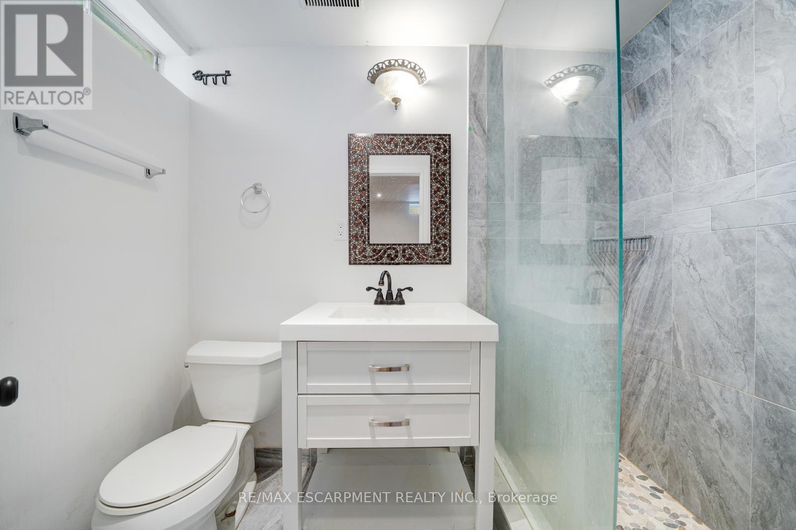 108 Olde Bayview Avenue, Richmond Hill, Ontario  L4E 3C7 - Photo 38 - N12708384