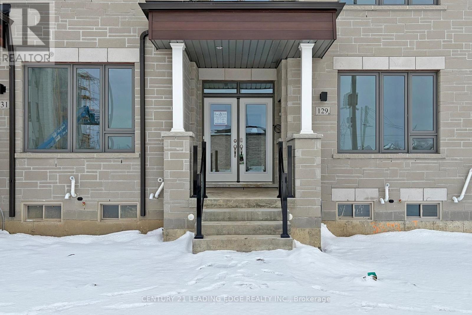 129 Vine Cliff Boulevard, Markham, Ontario  L6C 3T5 - Photo 2 - N12708390