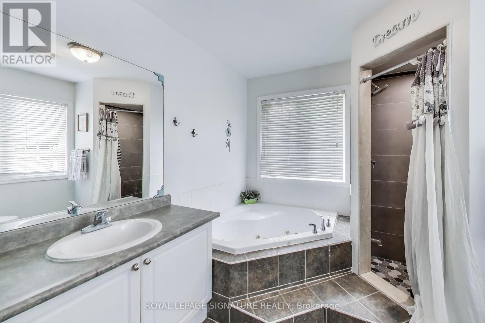 65 Red River Crescent, Newmarket, Ontario  L3X 2X2 - Photo 17 - N12708396