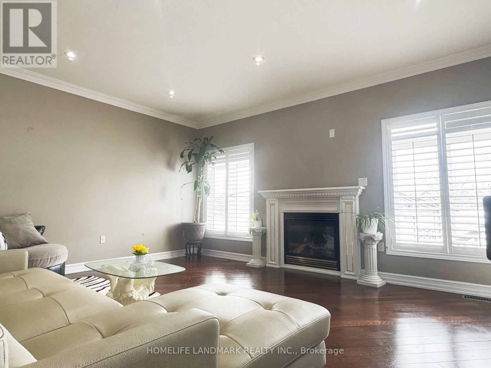 10 Highland Terrace, Bradford West Gwillimbury (Bradford), Ontario  L3Z 3E8 - Photo 2 - N12708412