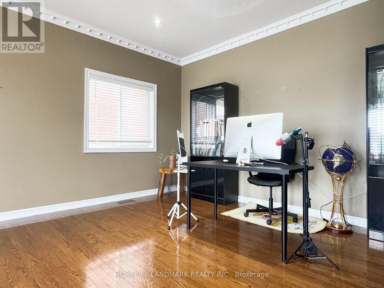 10 Highland Terrace, Bradford West Gwillimbury (Bradford), Ontario  L3Z 3E8 - Photo 5 - N12708412