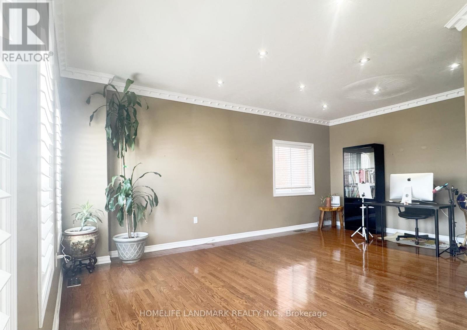 10 Highland Terrace, Bradford West Gwillimbury (Bradford), Ontario  L3Z 3E8 - Photo 6 - N12708412