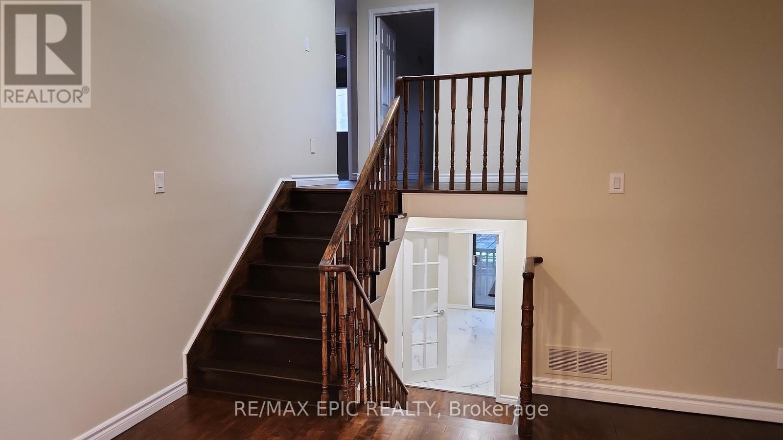 59 Portofino Court, Vaughan, Ontario  L4J 5P2 - Photo 3 - N12708438