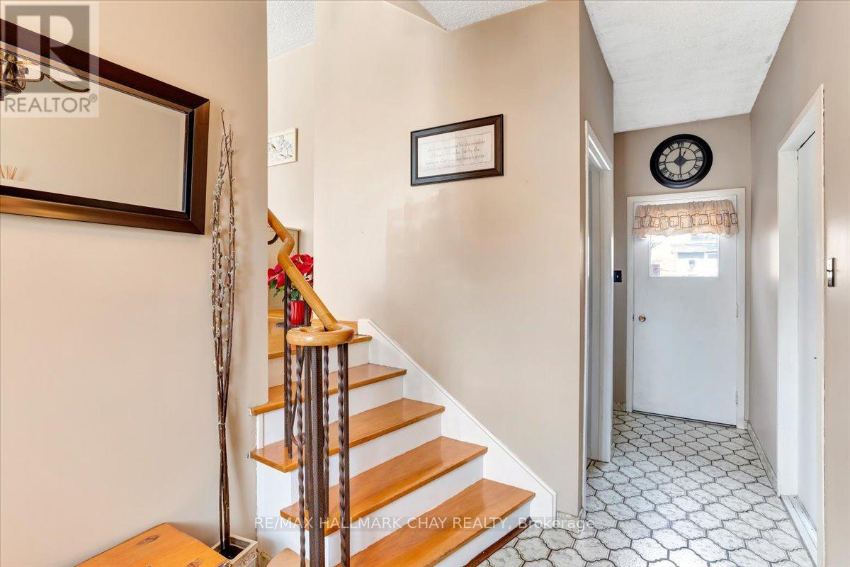 32 Cynthia Court, Barrie (Wellington), Ontario  L4M 2X4 - Photo 4 - S12708216