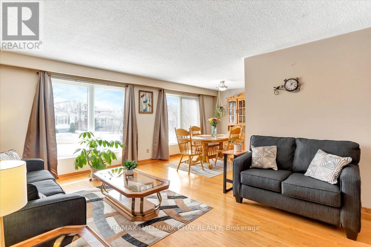 32 Cynthia Court, Barrie (Wellington), Ontario  L4M 2X4 - Photo 5 - S12708216