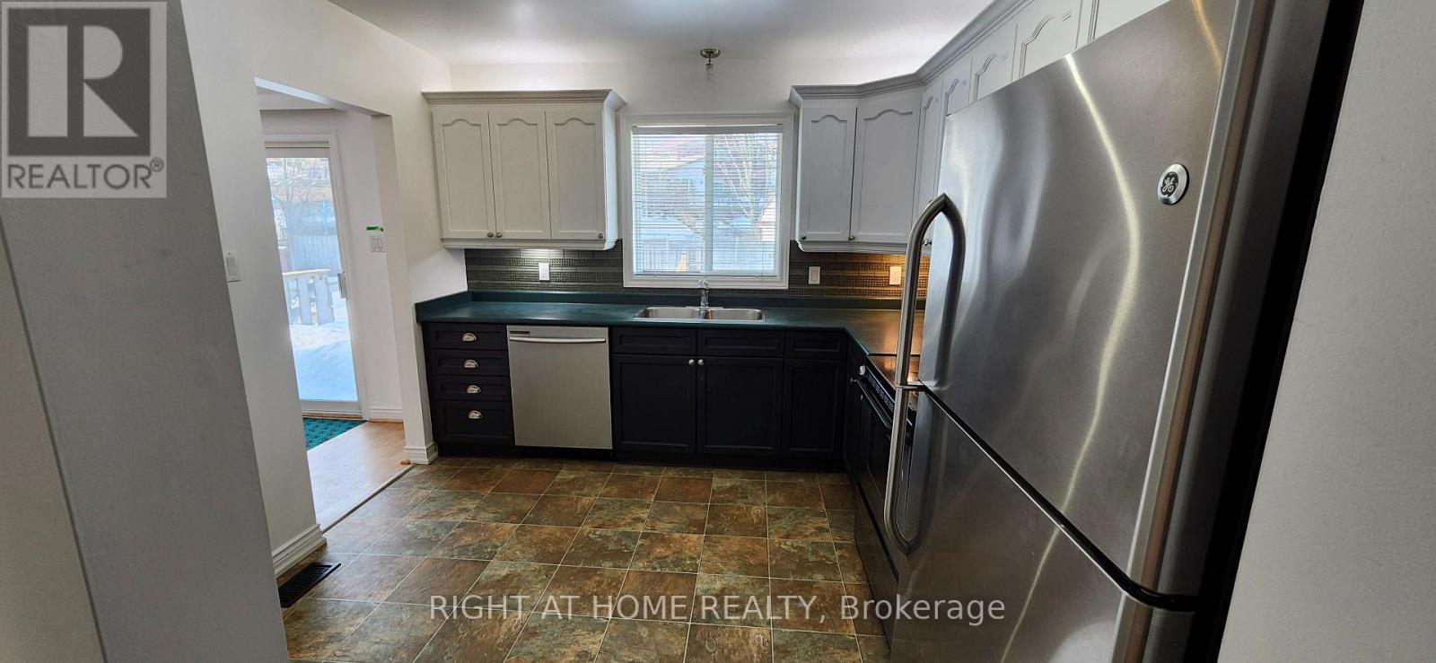 #main - 56 Springdale Drive, Barrie (Cundles East), Ontario  L4M 5B1 - Photo 5 - S12708370