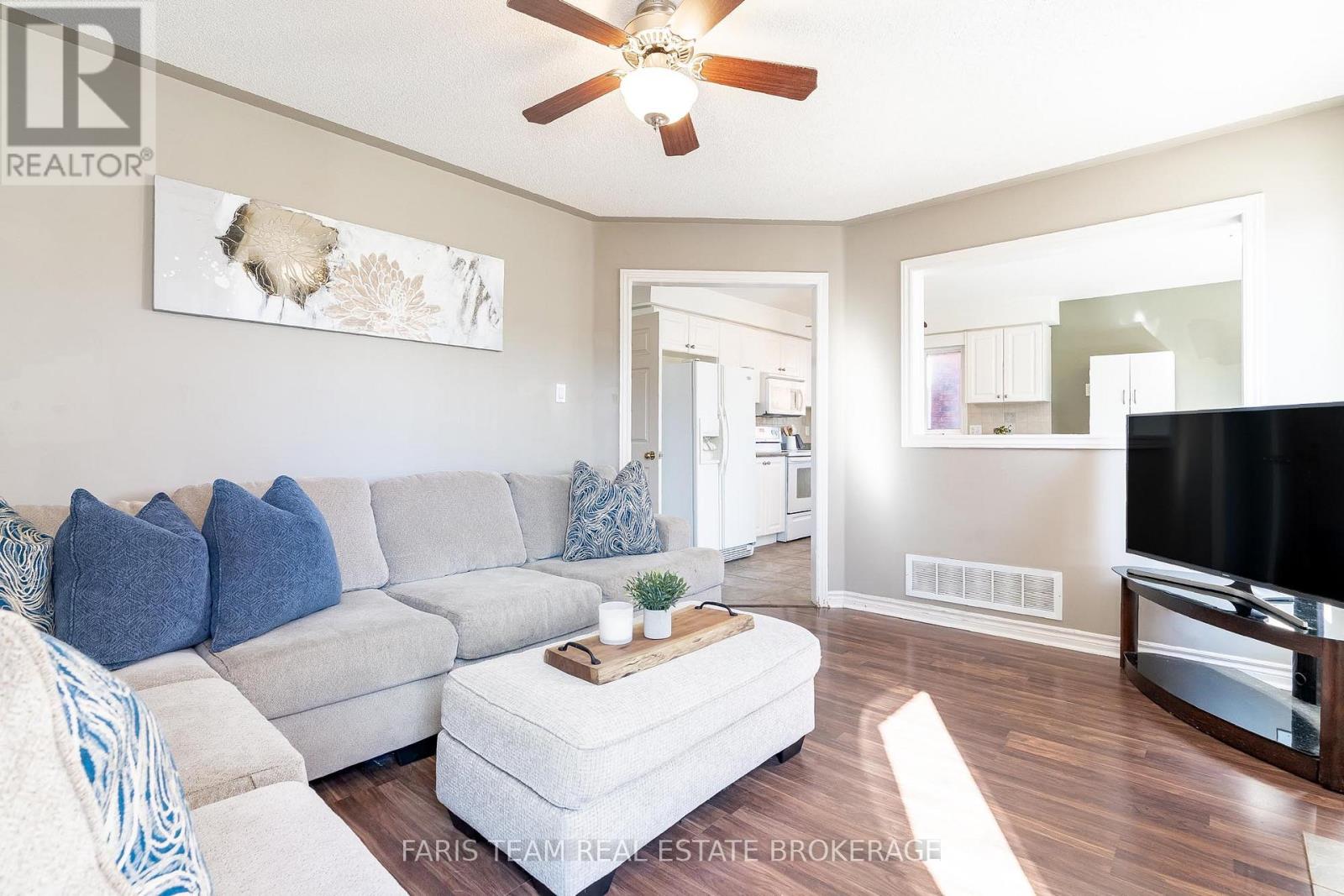 63 Jagges Drive, Barrie (Edgehill Drive), Ontario  L4N 0W8 - Photo 15 - S12708388