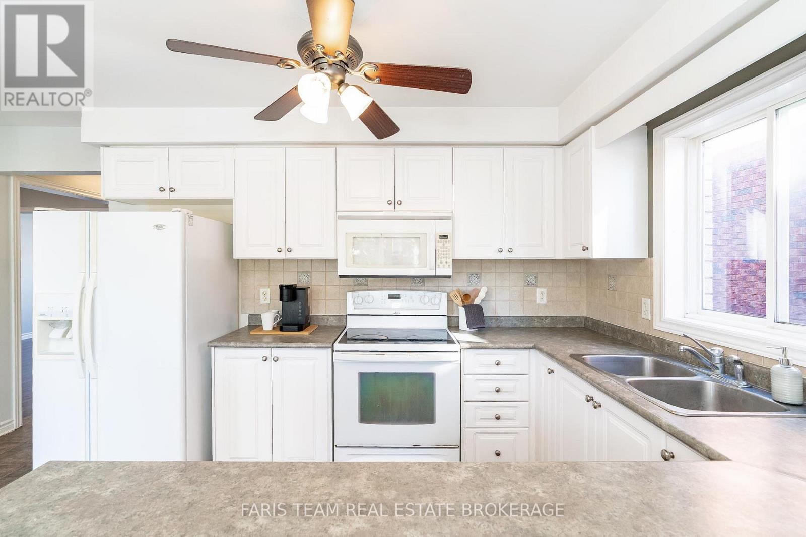 63 Jagges Drive, Barrie (Edgehill Drive), Ontario  L4N 0W8 - Photo 9 - S12708388