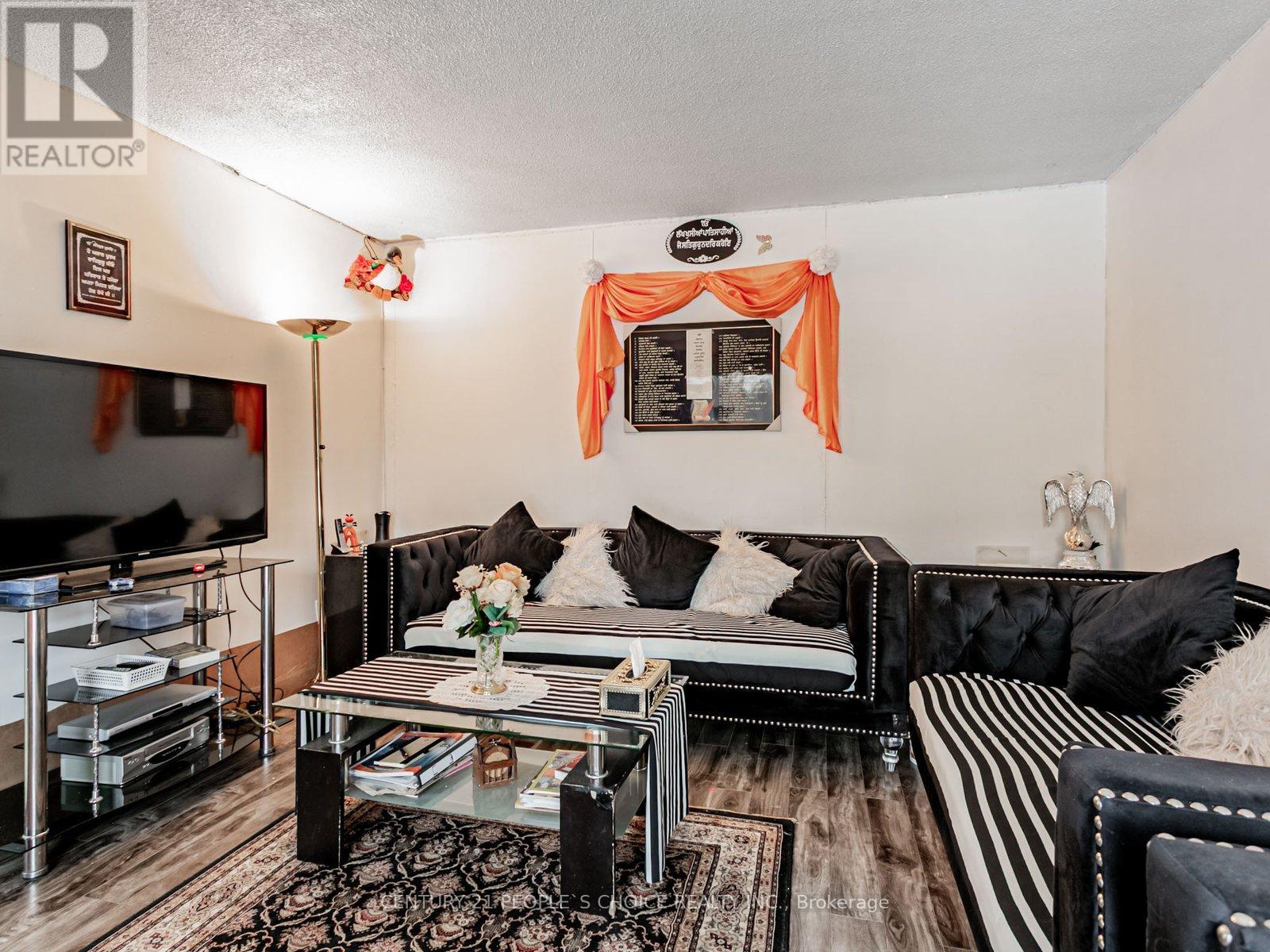 18 Curtis Drive, Brampton, Ontario  L6Y 2J6 - Photo 10 - W12627758