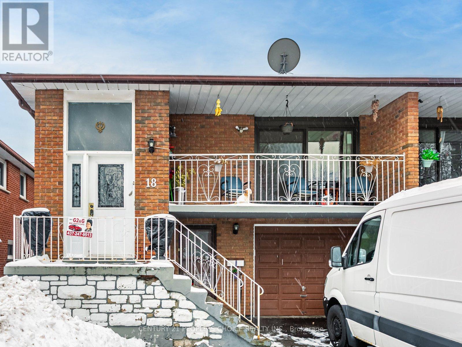 18 Curtis Drive, Brampton, Ontario  L6Y 2J6 - Photo 2 - W12627758