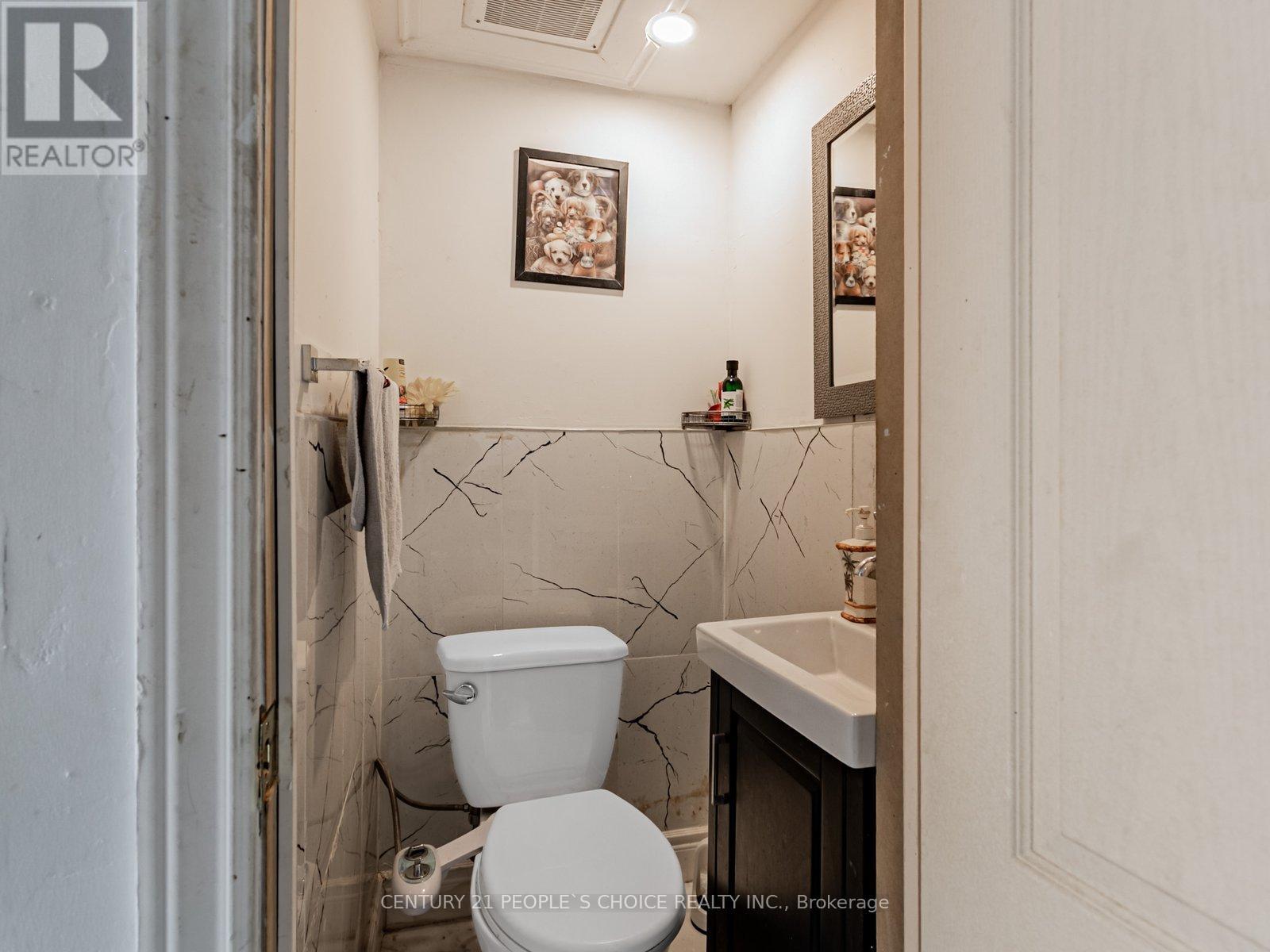 18 Curtis Drive, Brampton, Ontario  L6Y 2J6 - Photo 5 - W12627758