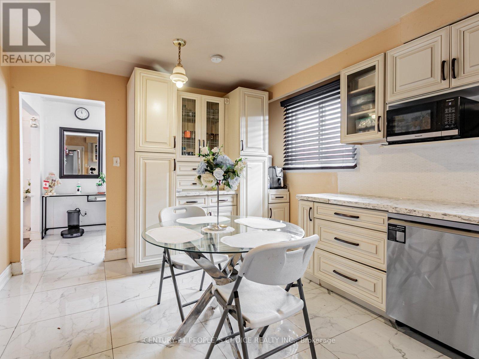 18 Curtis Drive, Brampton, Ontario  L6Y 2J6 - Photo 8 - W12627758