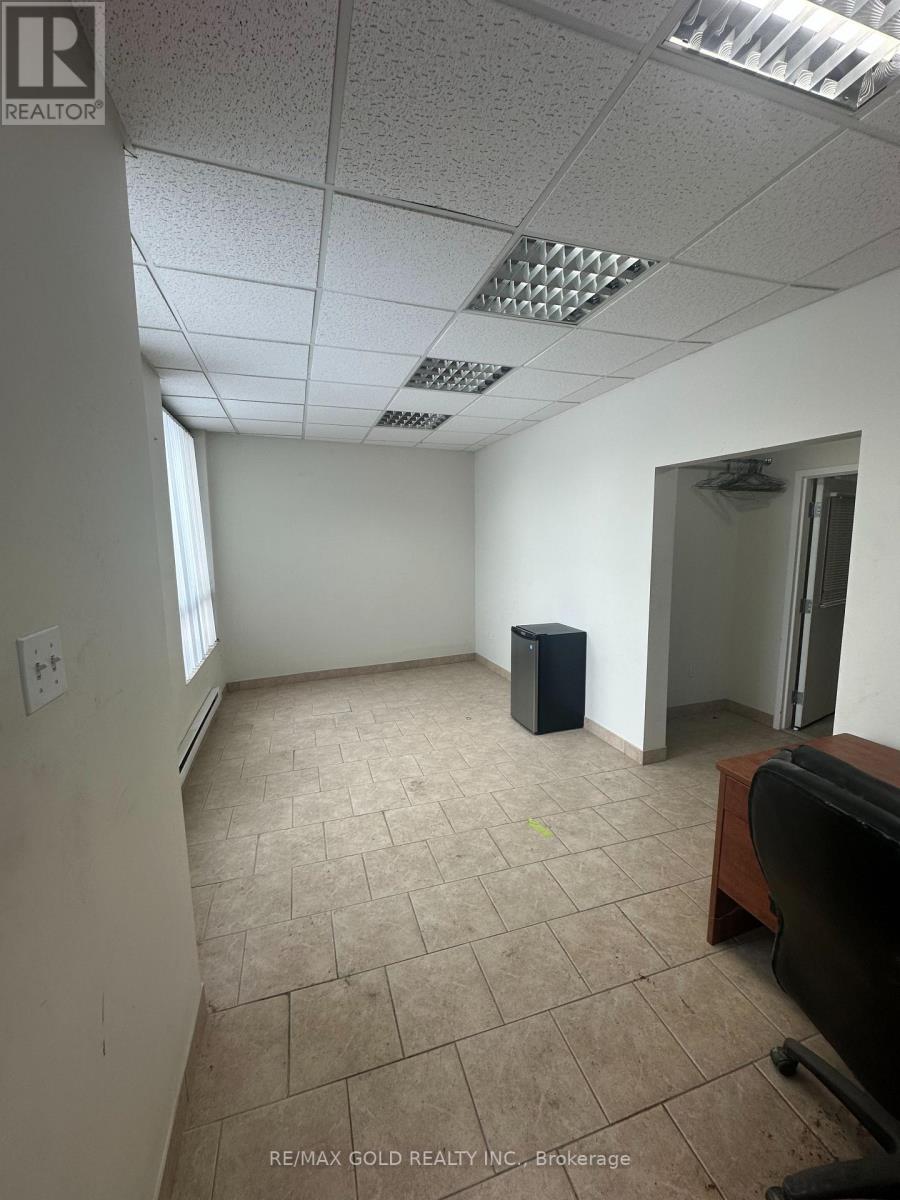 4 - 1080 Tristar Drive, Mississauga, Ontario  L5T 1P1 - Photo 2 - W12708176