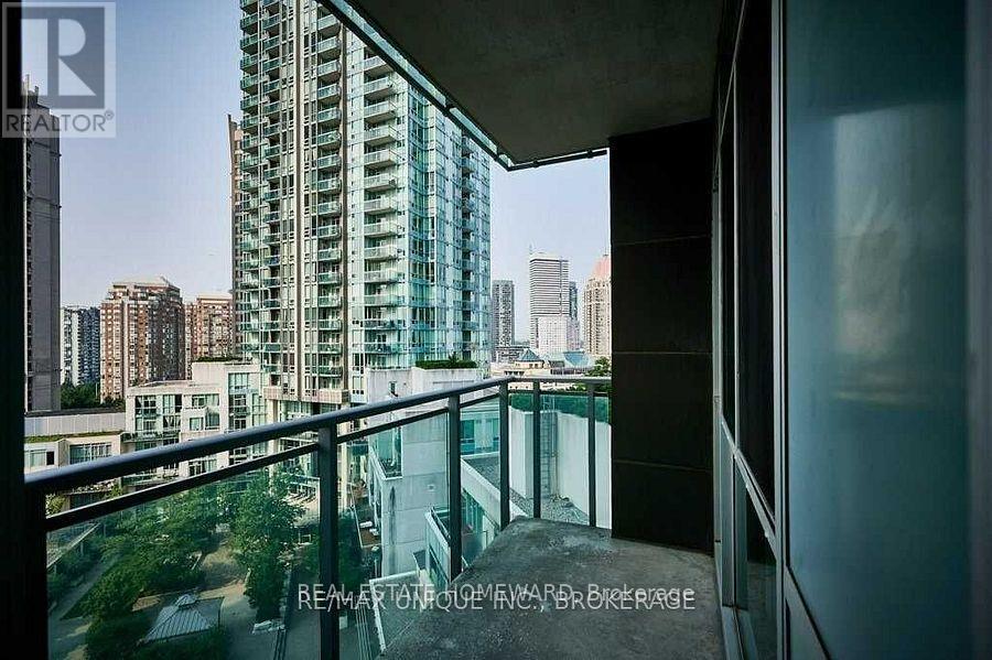 1406 - 220 Burnhamthorpe Road W, Mississauga, Ontario  L5B 4N4 - Photo 19 - W12708266