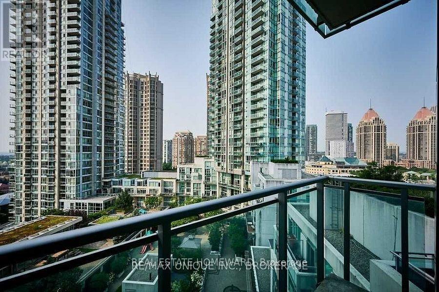 1406 - 220 Burnhamthorpe Road W, Mississauga, Ontario  L5B 4N4 - Photo 20 - W12708266