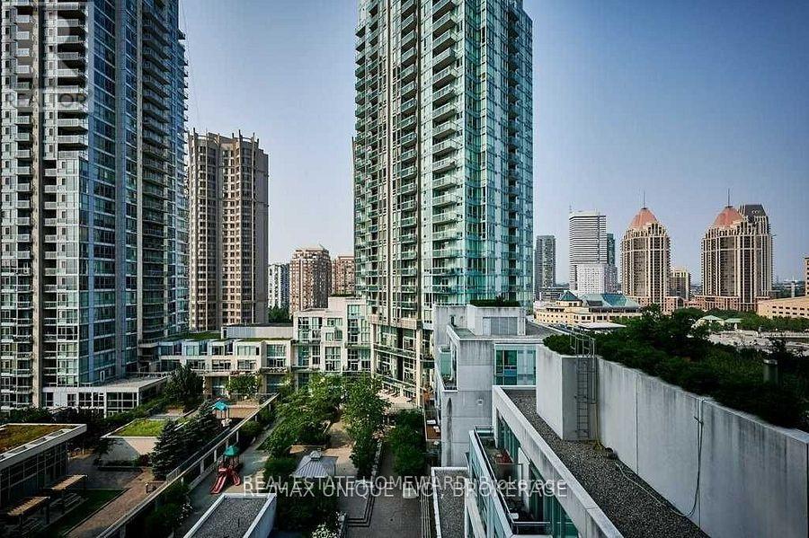 1406 - 220 Burnhamthorpe Road W, Mississauga, Ontario  L5B 4N4 - Photo 22 - W12708266