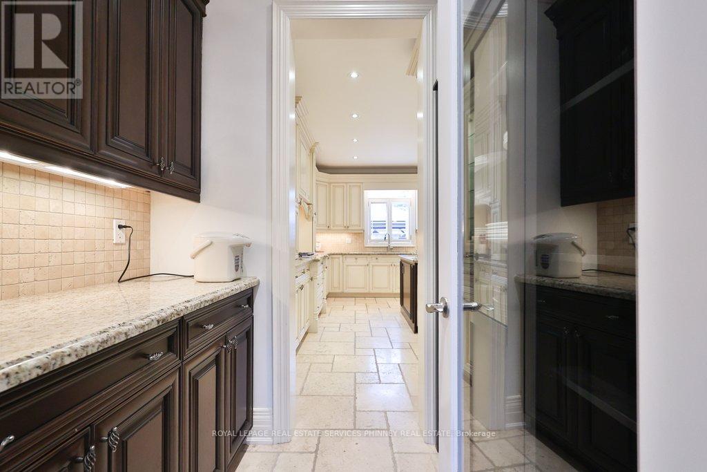 253 Jones Street, Oakville, Ontario  L6L 3G5 - Photo 10 - W12708318