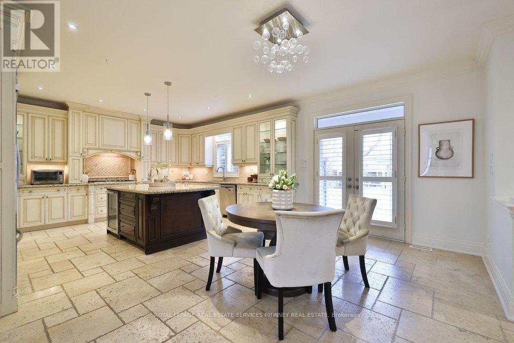 253 Jones Street, Oakville, Ontario  L6L 3G5 - Photo 11 - W12708318