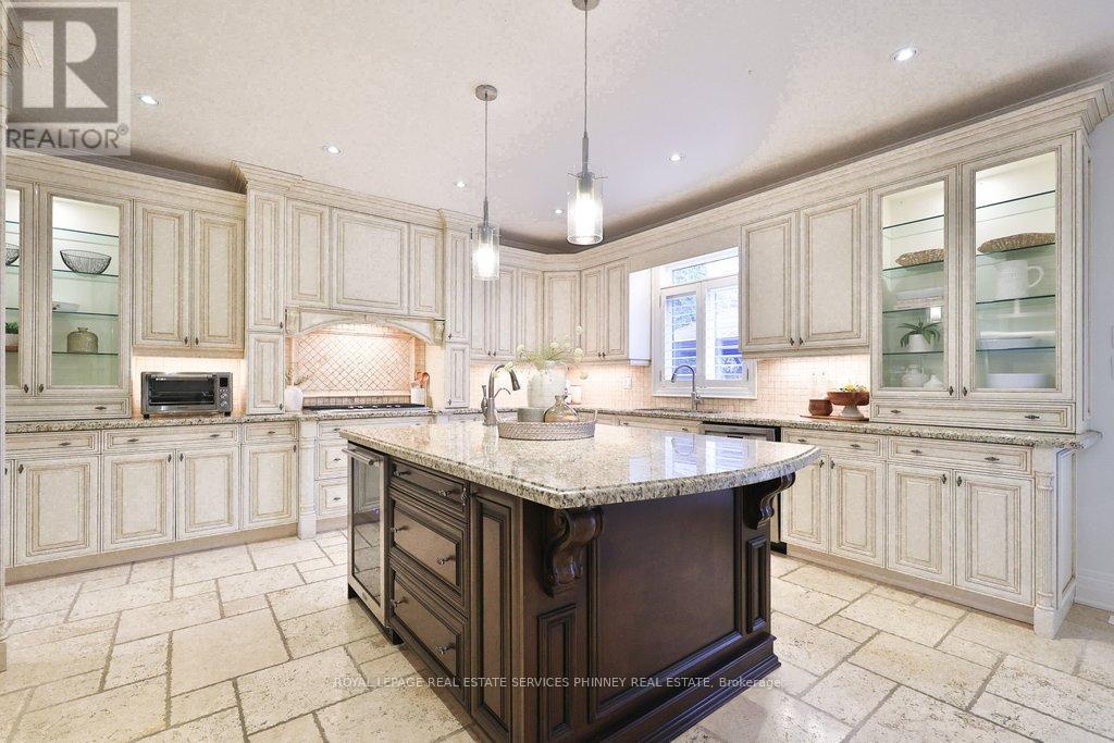 253 Jones Street, Oakville, Ontario  L6L 3G5 - Photo 12 - W12708318