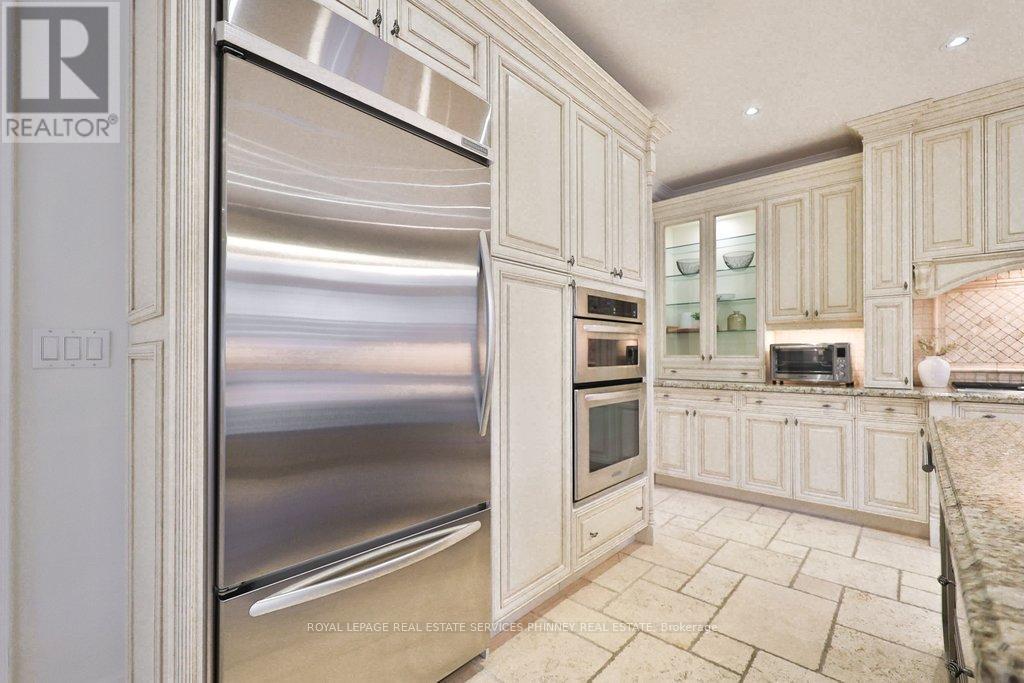 253 Jones Street, Oakville, Ontario  L6L 3G5 - Photo 15 - W12708318