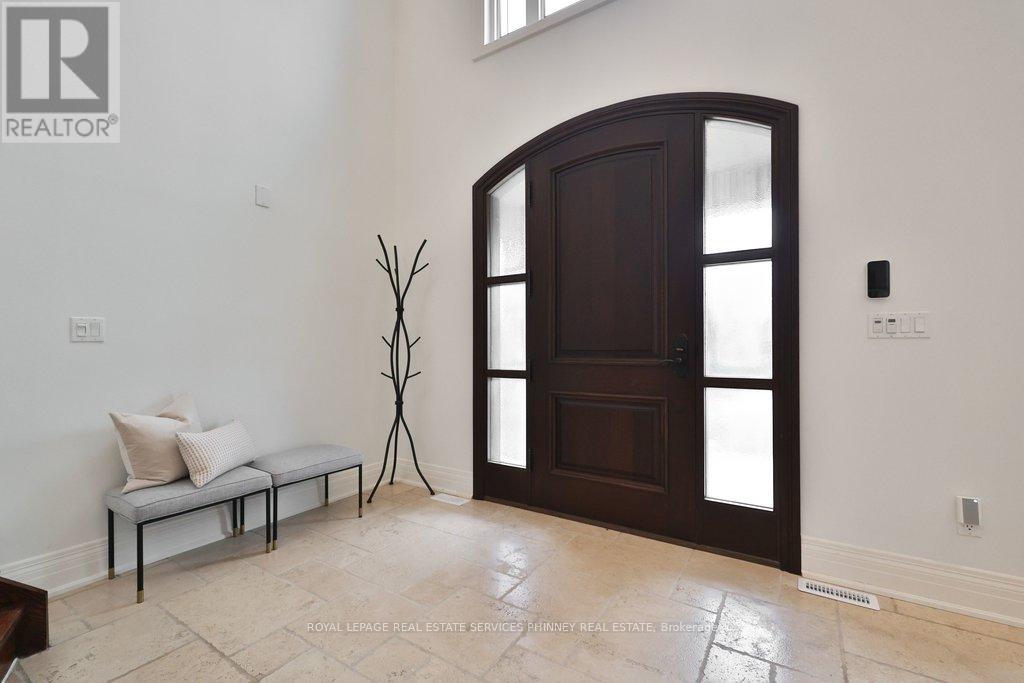 253 Jones Street, Oakville, Ontario  L6L 3G5 - Photo 4 - W12708318