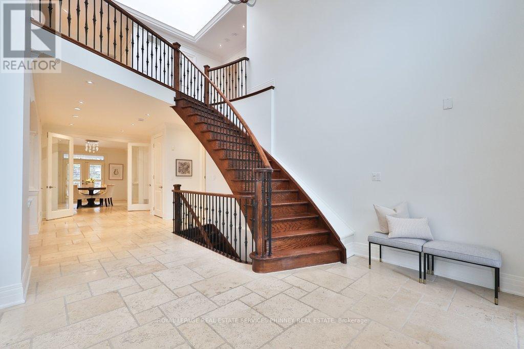 253 Jones Street, Oakville, Ontario  L6L 3G5 - Photo 5 - W12708318