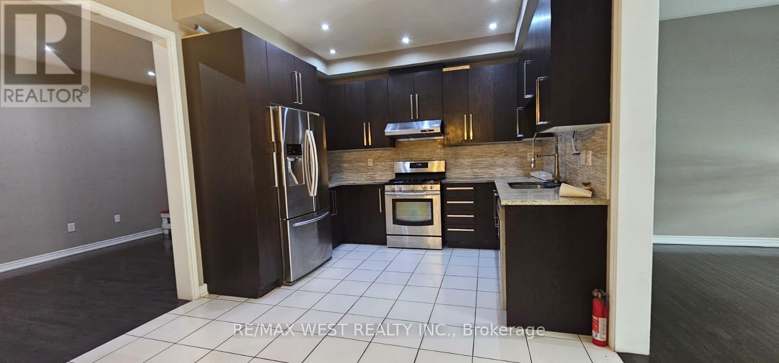 38 Wasaga Road, Brampton, Ontario  L6X 3B1 - Photo 8 - W12708330