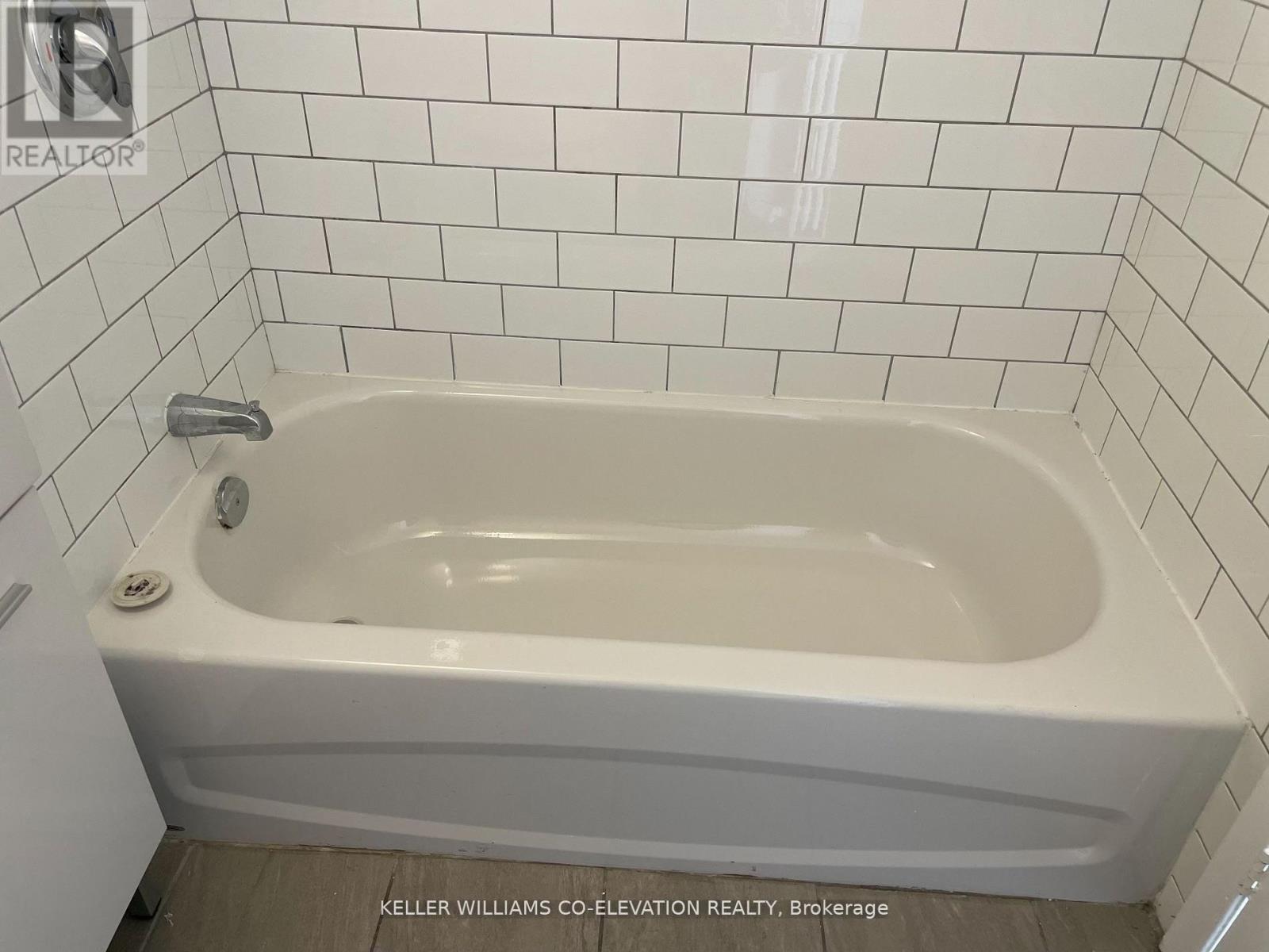 2nd Floor - 2204 Bloor Street W, Toronto, Ontario  M6S 1N4 - Photo 10 - W12708392