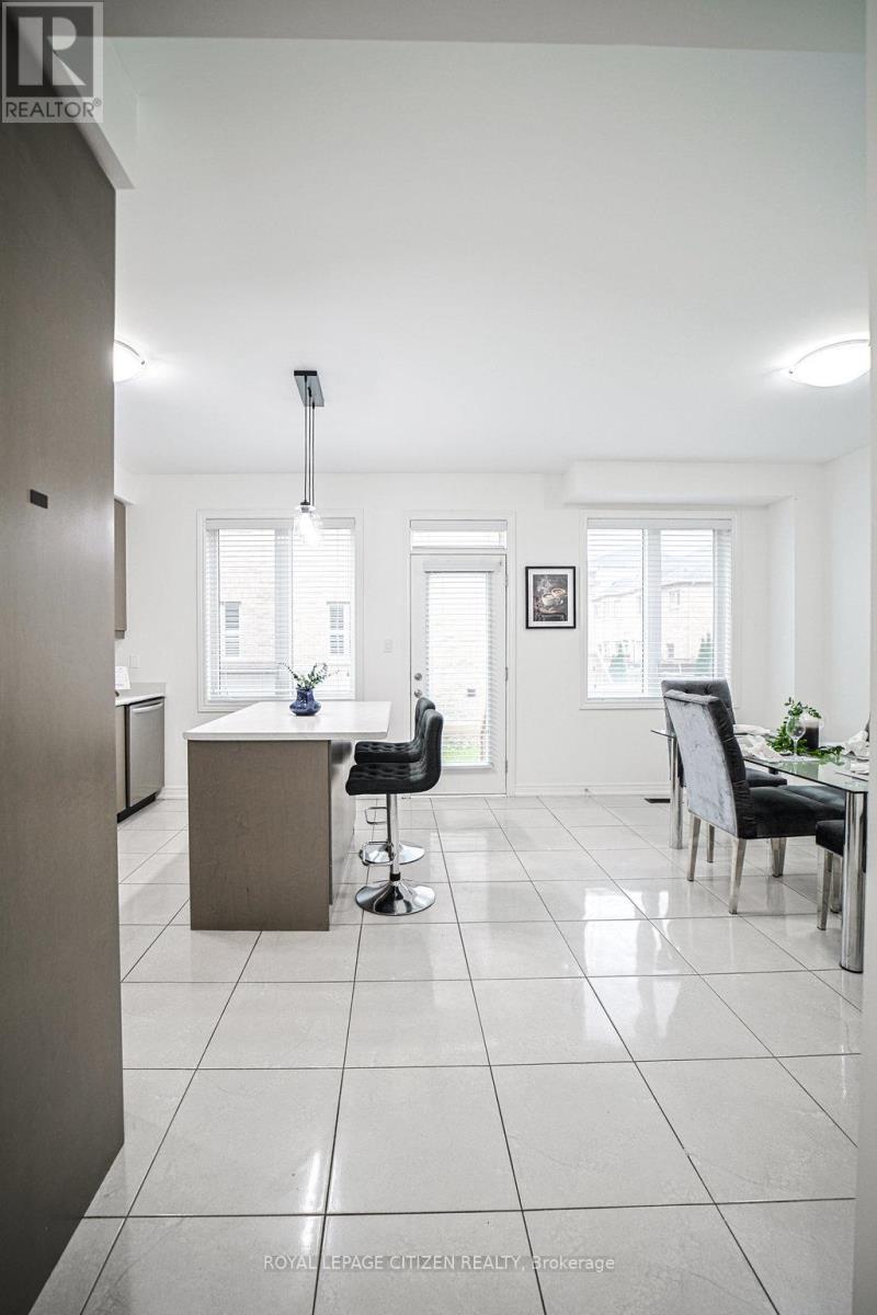 3059 Postridge Drive, Oakville, Ontario  L6H 0S1 - Photo 11 - W12708394