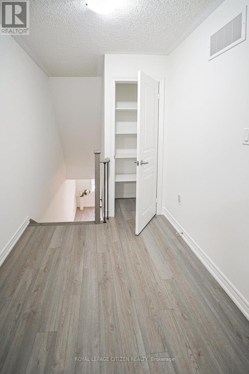 3059 Postridge Drive, Oakville, Ontario  L6H 0S1 - Photo 36 - W12708394