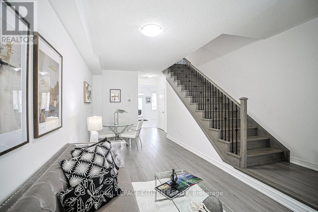 3059 Postridge Drive, Oakville, Ontario  L6H 0S1 - Photo 7 - W12708394