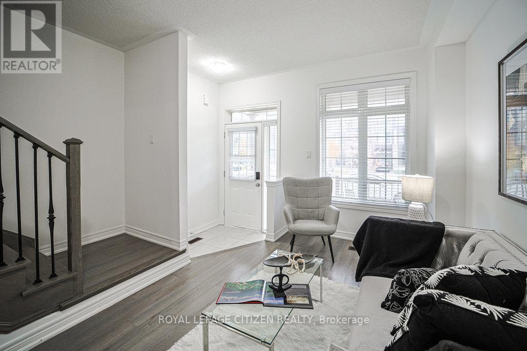 3059 Postridge Drive, Oakville, Ontario  L6H 0S1 - Photo 9 - W12708394