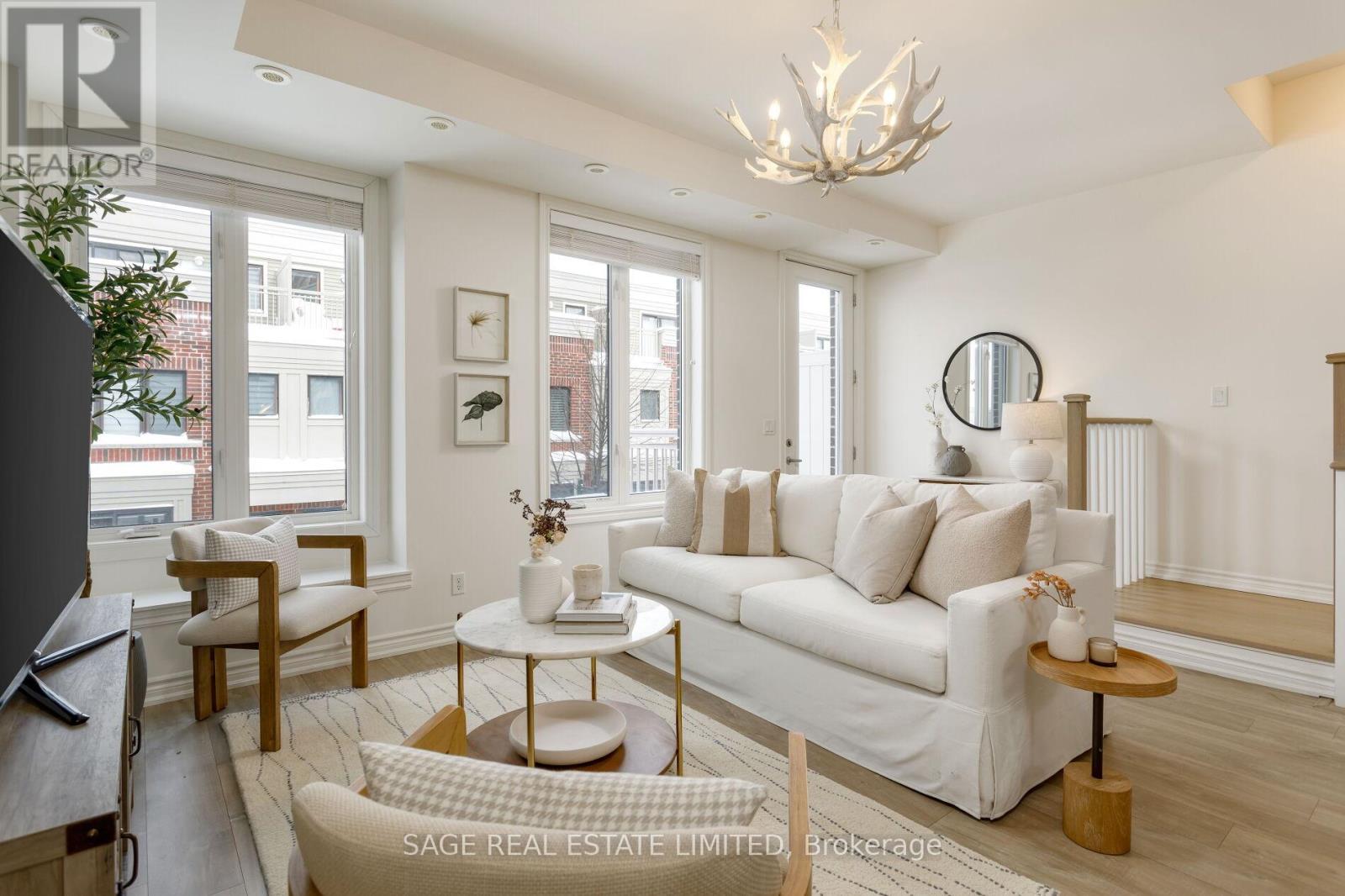 2 - 90 EASTWOOD PARK GARDENS, Toronto, Ontario