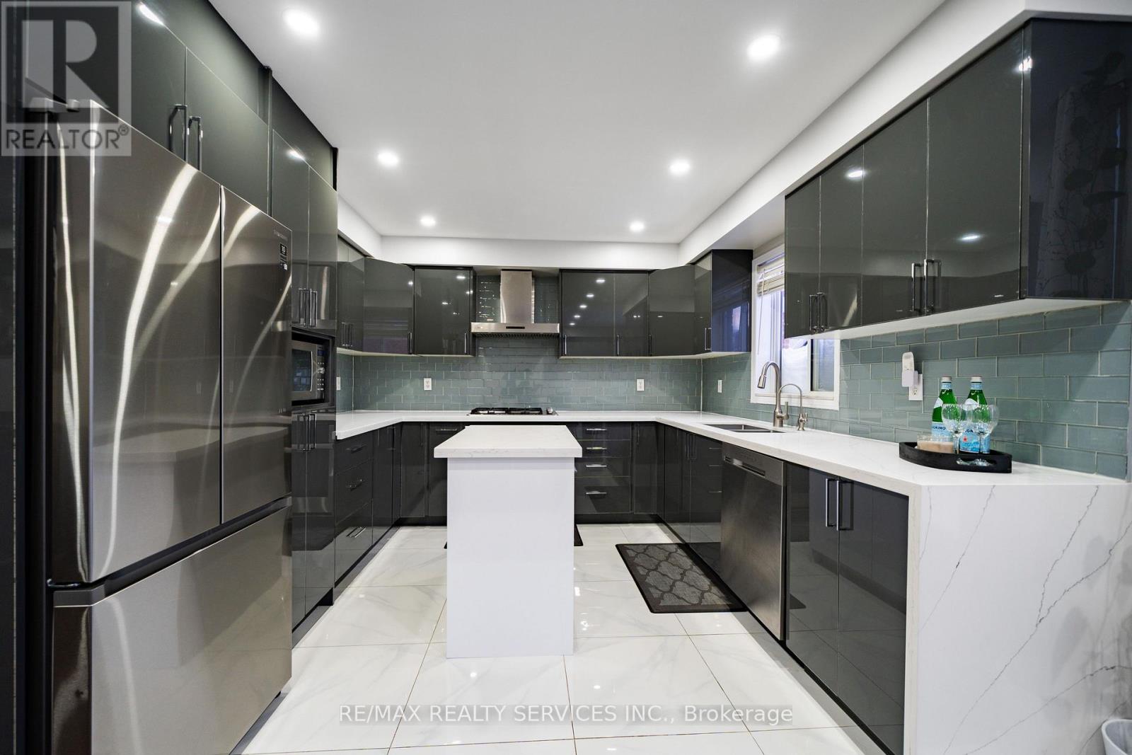 24 Florence Drive, Brampton, Ontario  L7A 2M4 - Photo 15 - W12708436