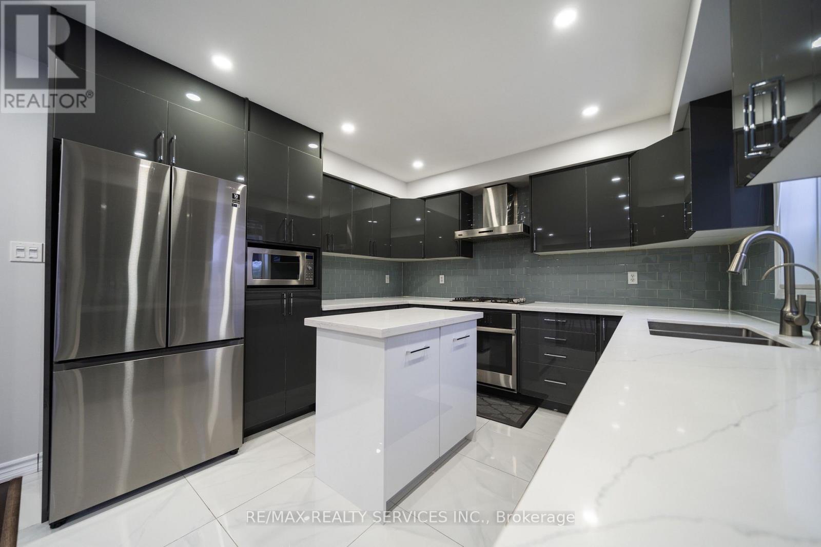 24 Florence Drive, Brampton, Ontario  L7A 2M4 - Photo 16 - W12708436