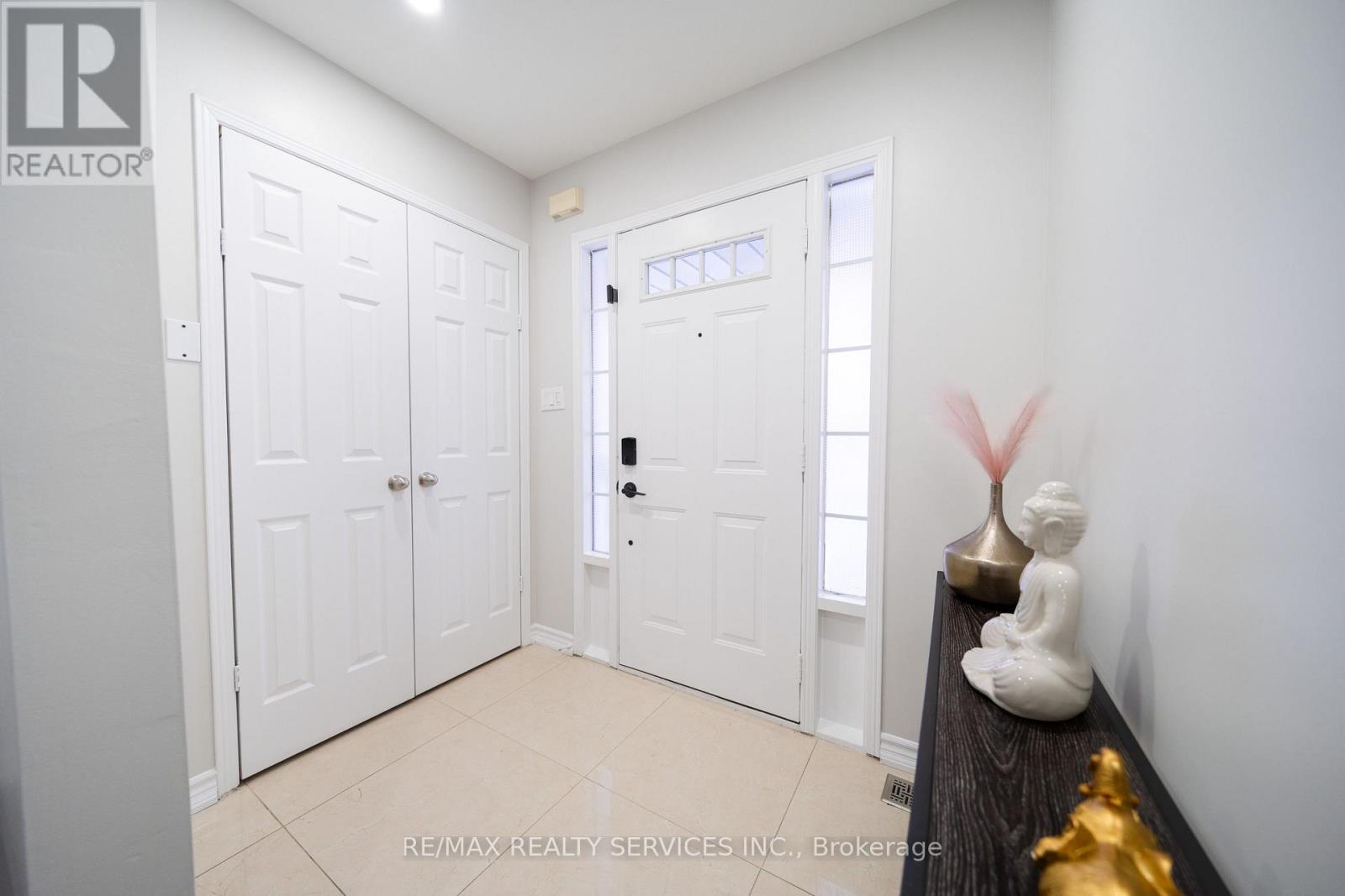 24 Florence Drive, Brampton, Ontario  L7A 2M4 - Photo 8 - W12708436