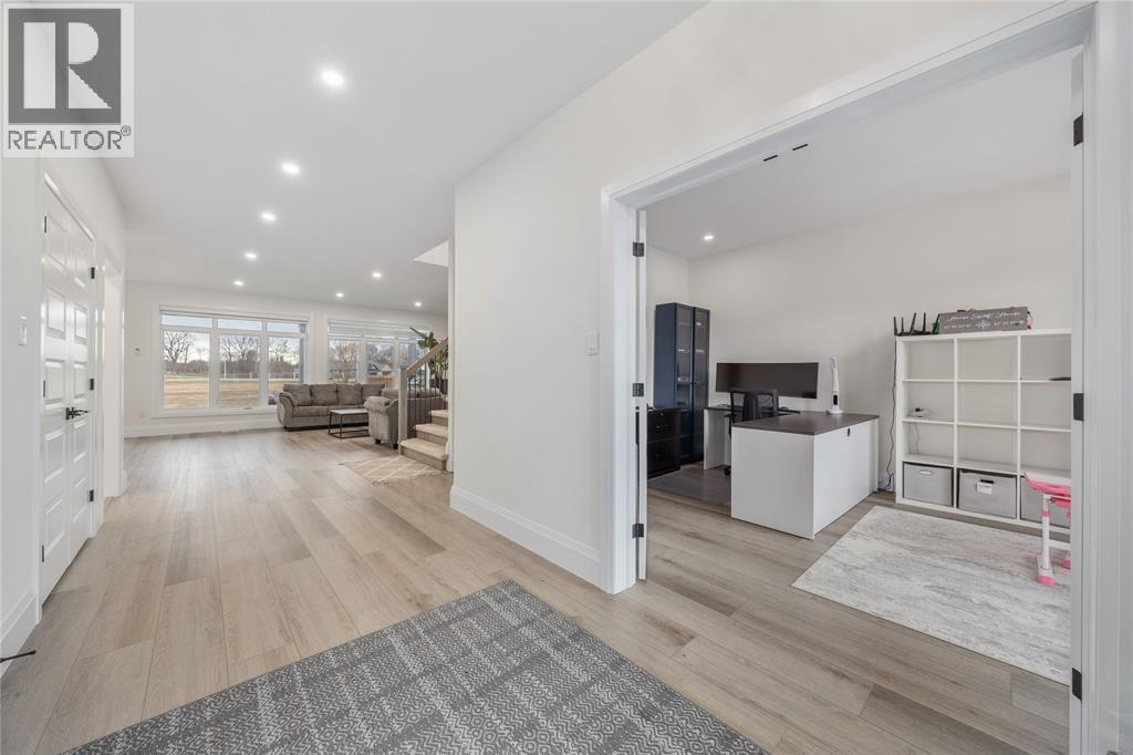 875 Magnolia Lane, Sarnia, Ontario  N7S 0G3 - Photo 4 - 26001148