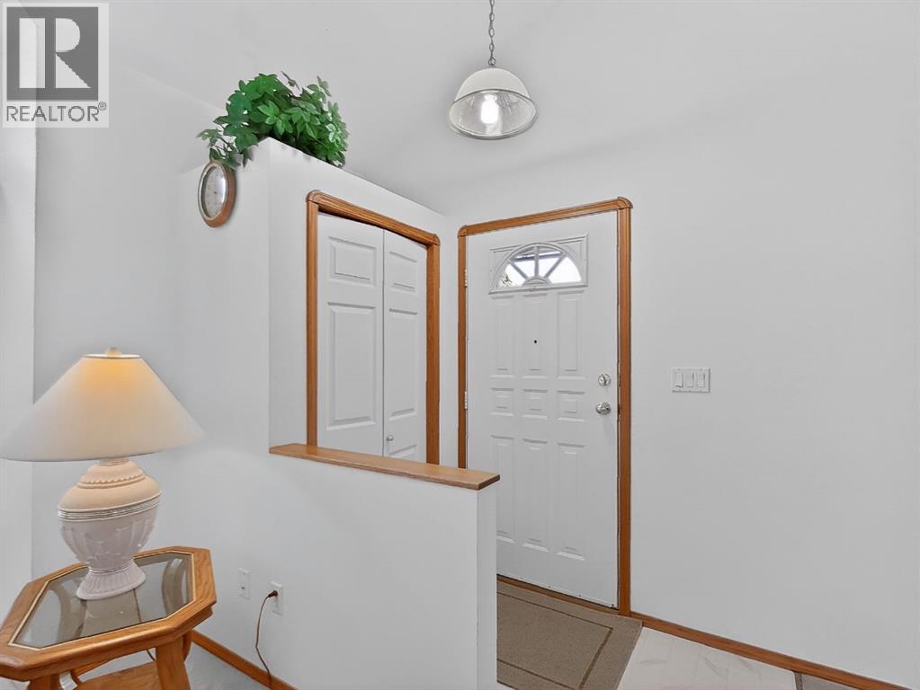 202 Ojibwa Place W, Lethbridge, Alberta  T1K 5K6 - Photo 6 - A2273674