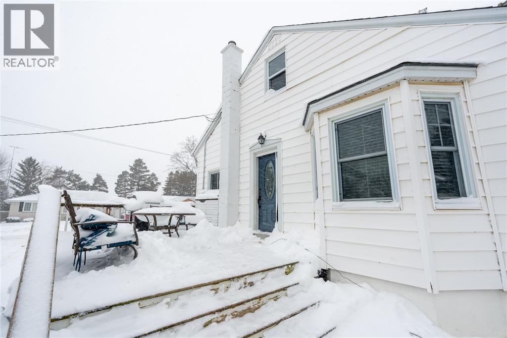 583 Ontario Street, Plympton-Wyoming, Ontario  N0N 1T0 - Photo 3 - 26001346