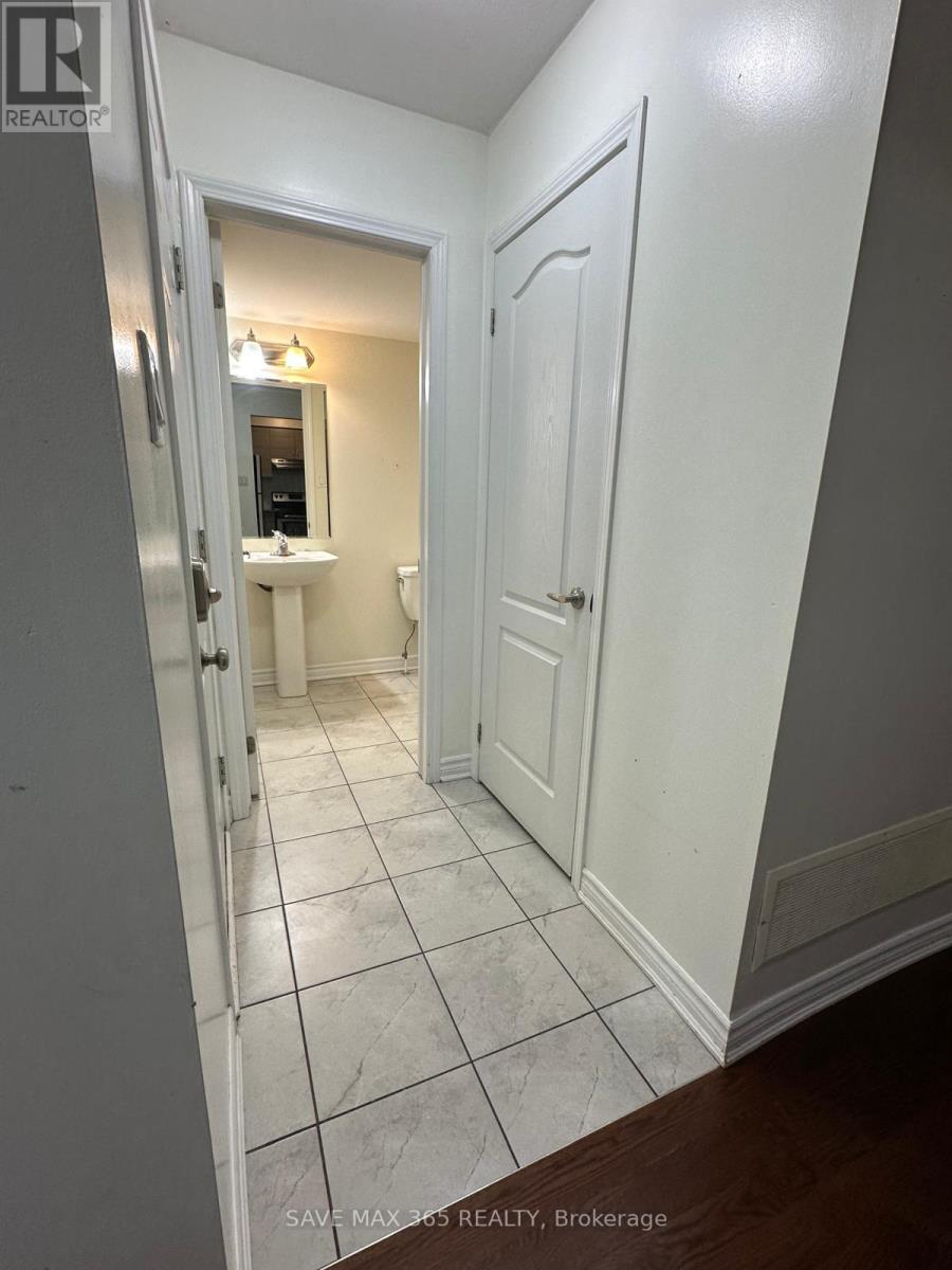 270 Grovehill Crescent, Kitchener, Ontario  N2R 0K2 - Photo 10 - X12708300