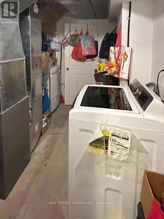 4641 Crosscreek Court, Mississauga, Ontario  L5V 1G5 - Photo 12 - W12705716