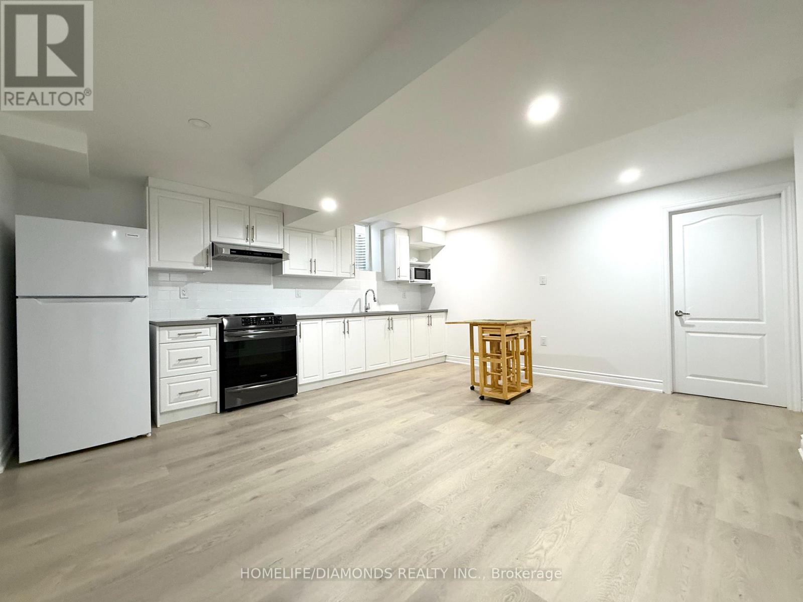 Bsmt - 131 Crow Street, Welland, Ontario  L3C 0G6 - Photo 2 - X12699748