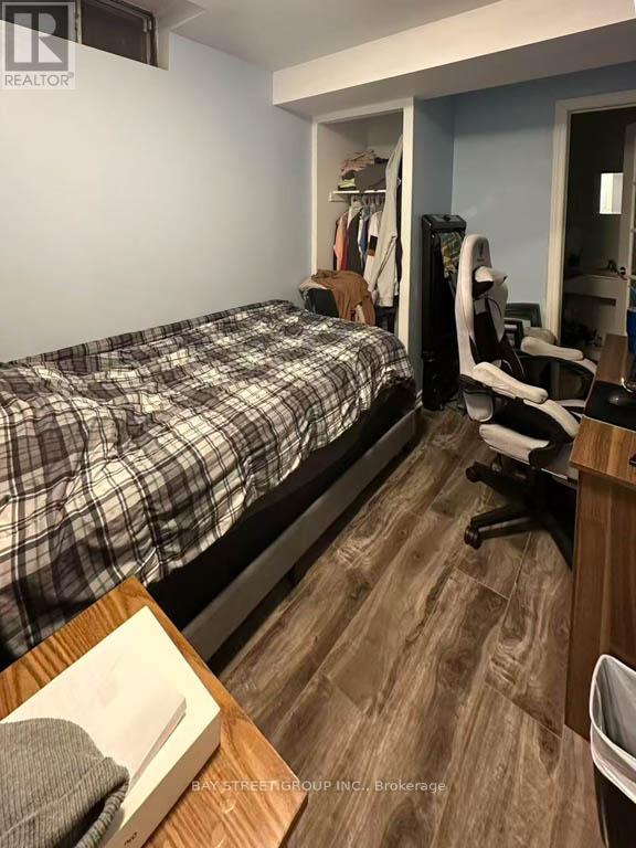 4641 Crosscreek Court, Mississauga, Ontario  L5V 1G5 - Photo 15 - W12705716