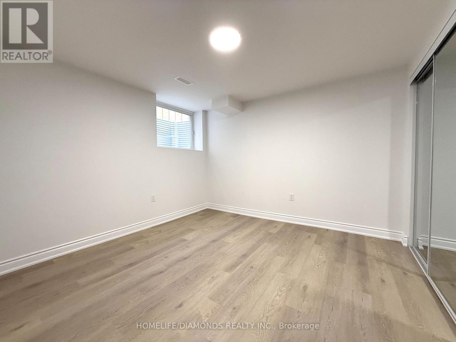 Bsmt - 131 Crow Street, Welland, Ontario  L3C 0G6 - Photo 4 - X12699748