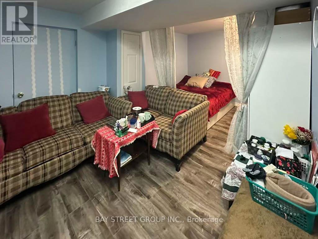 4641 Crosscreek Court, Mississauga, Ontario  L5V 1G5 - Photo 19 - W12705716